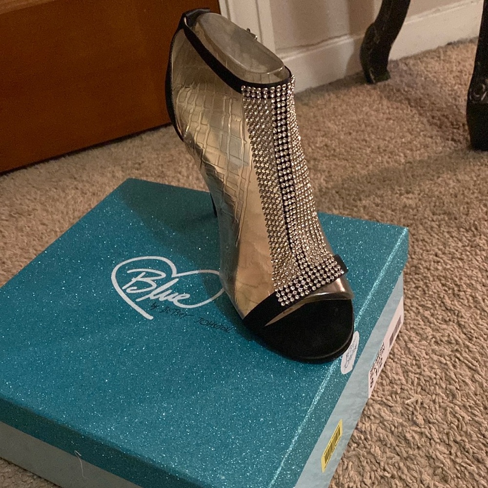 Blue By Betsy Johnson SB-mesh black satin heel